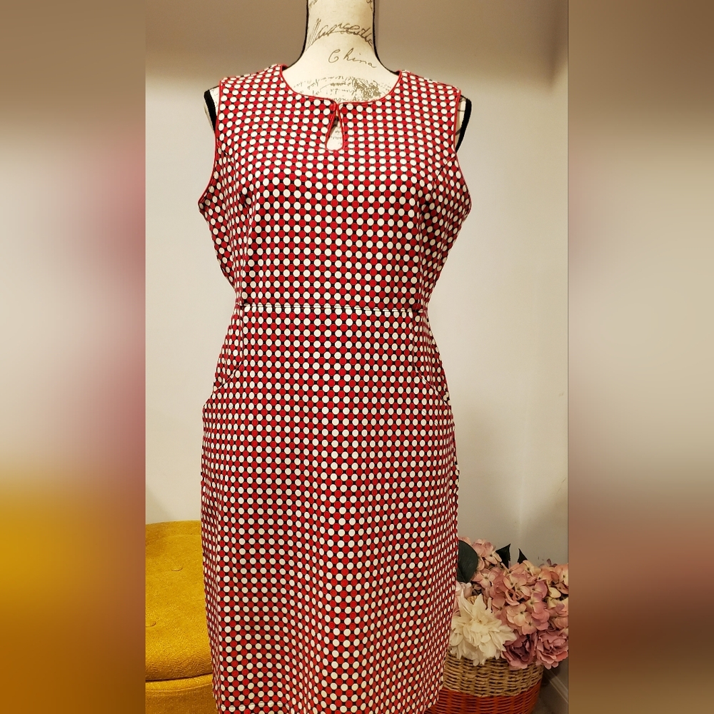 LANDS'END WOMAN'S Sleeveless  Red and White Polka Dot Dress Size 12.